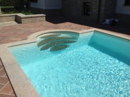 scala romana con gradini in legno